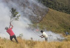 Piura: Aeronave especializada de la FAP realiza operaciones para combatir incendio forestal en Ayabaca
