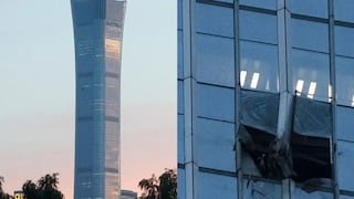 China confirma muerte del piloto de avioneta que chocó contra un rascacielos: 13 personas resultaron heridas