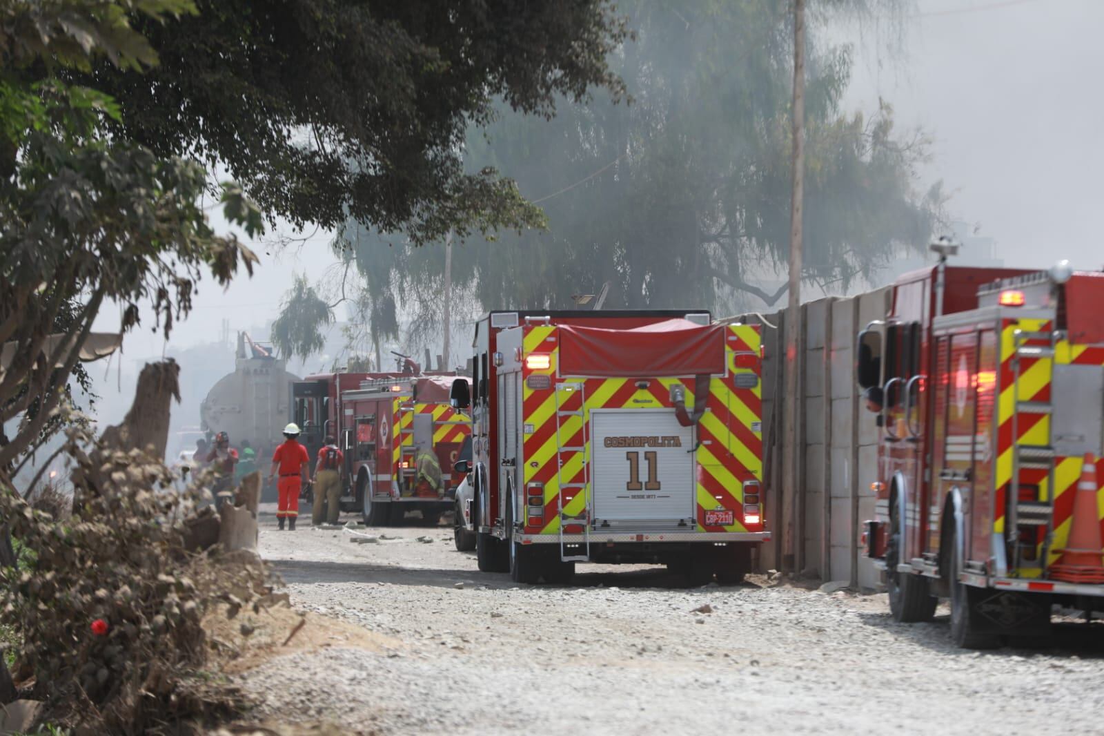 El Ministerio de Salud informó que activó una respuesta rápida con ambulancias, personal médico y equipos técnicos para atender a los heridos por inhalación de humo.