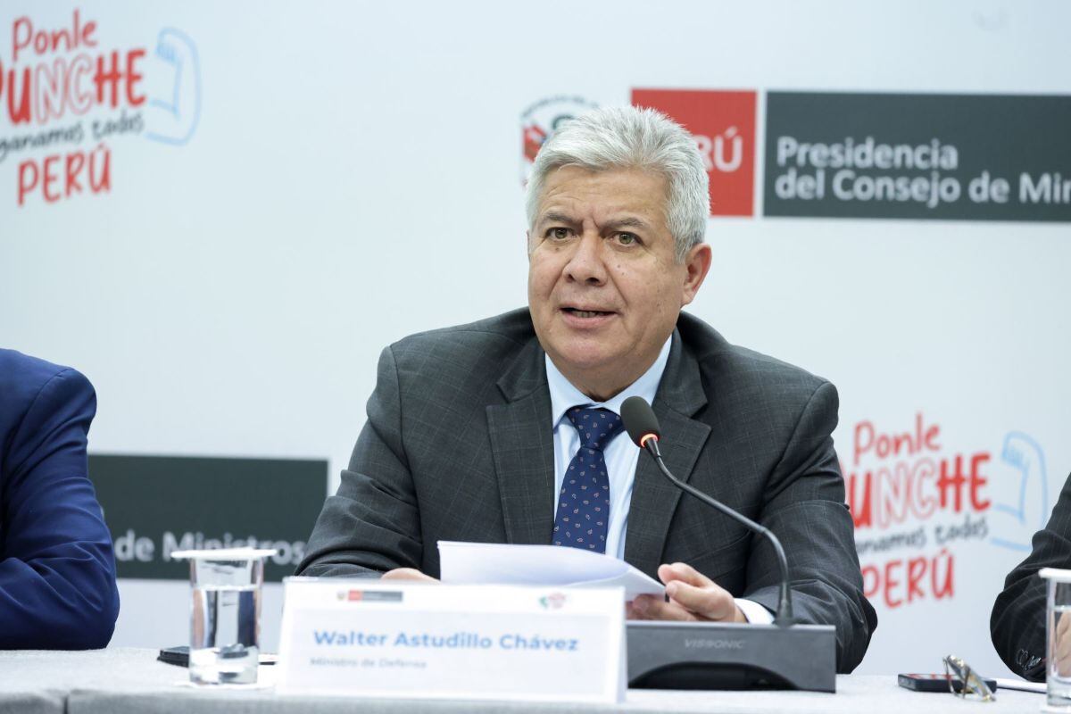 Ministro de Defensa: Reglamento sobre símbolos patrios aún está en revisión. Foto: PCM.