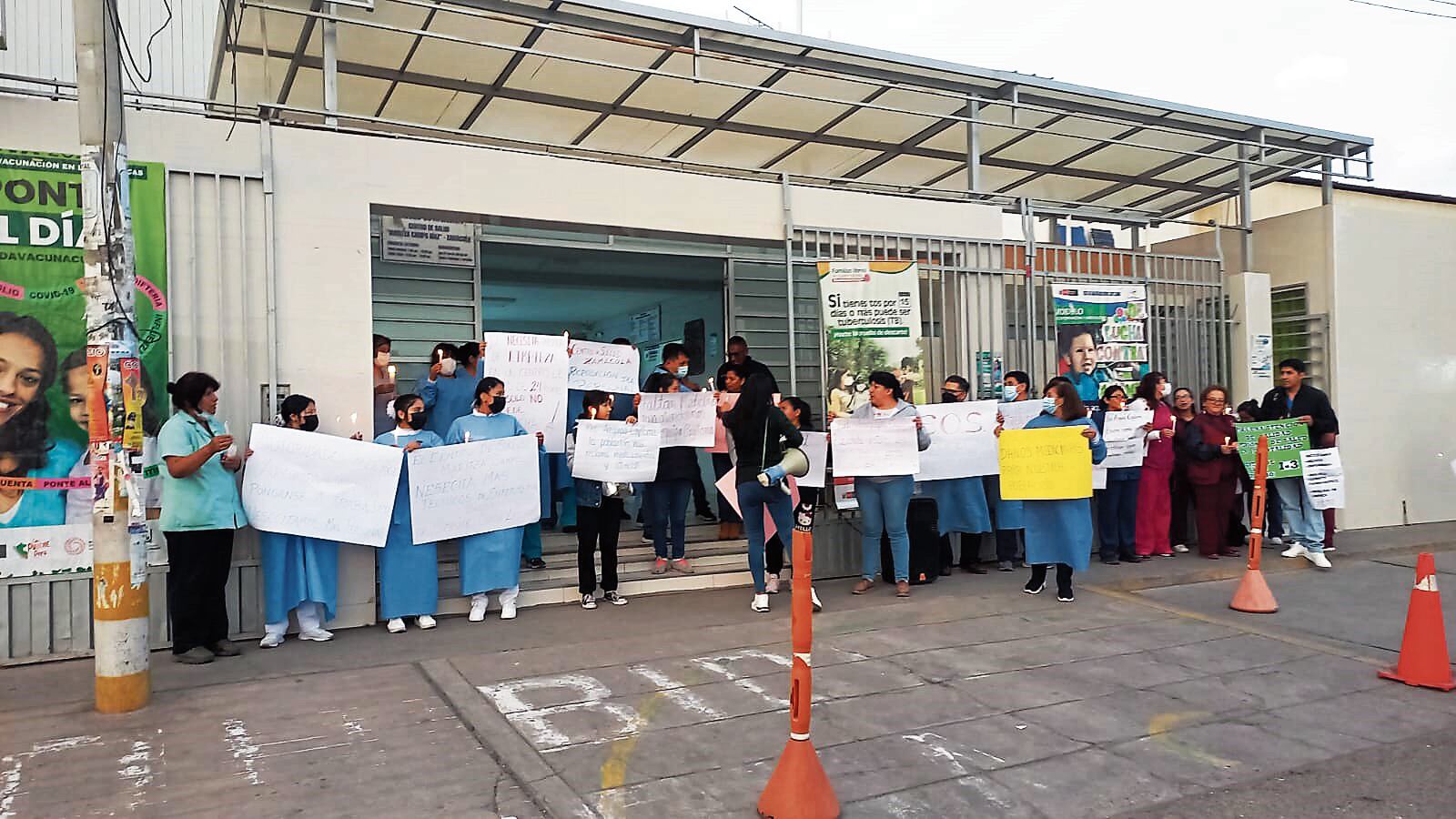 Protesta del personal de salud por falta de médicos. Foto: GEC.