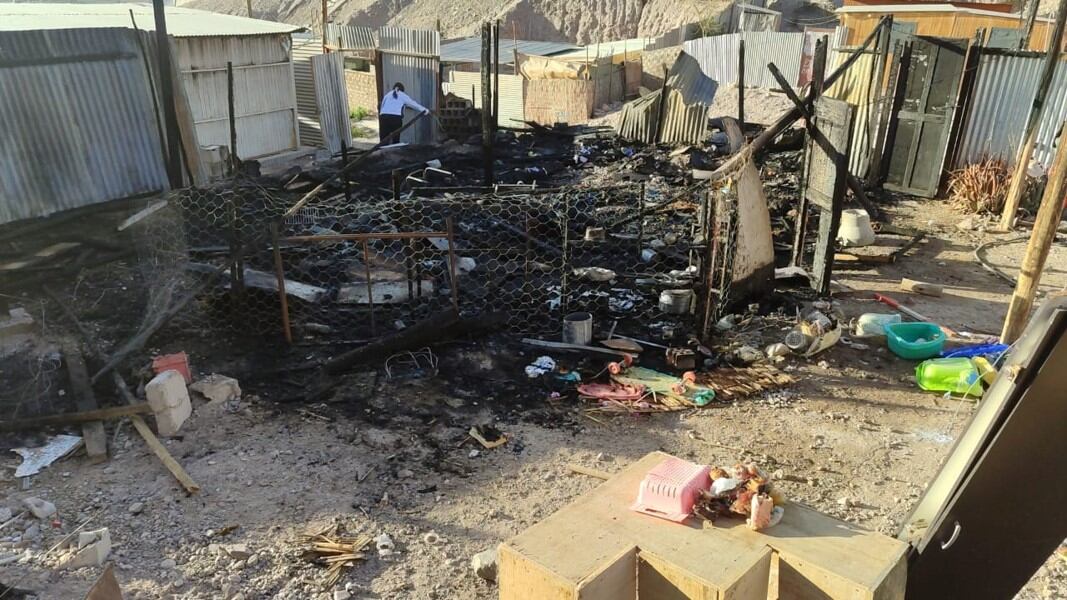 En minutos se perdió vivienda de la manzana 5 lote 4 de la asociación de vivienda “Unidos sí triunfamos”. (Foto: Difusión)