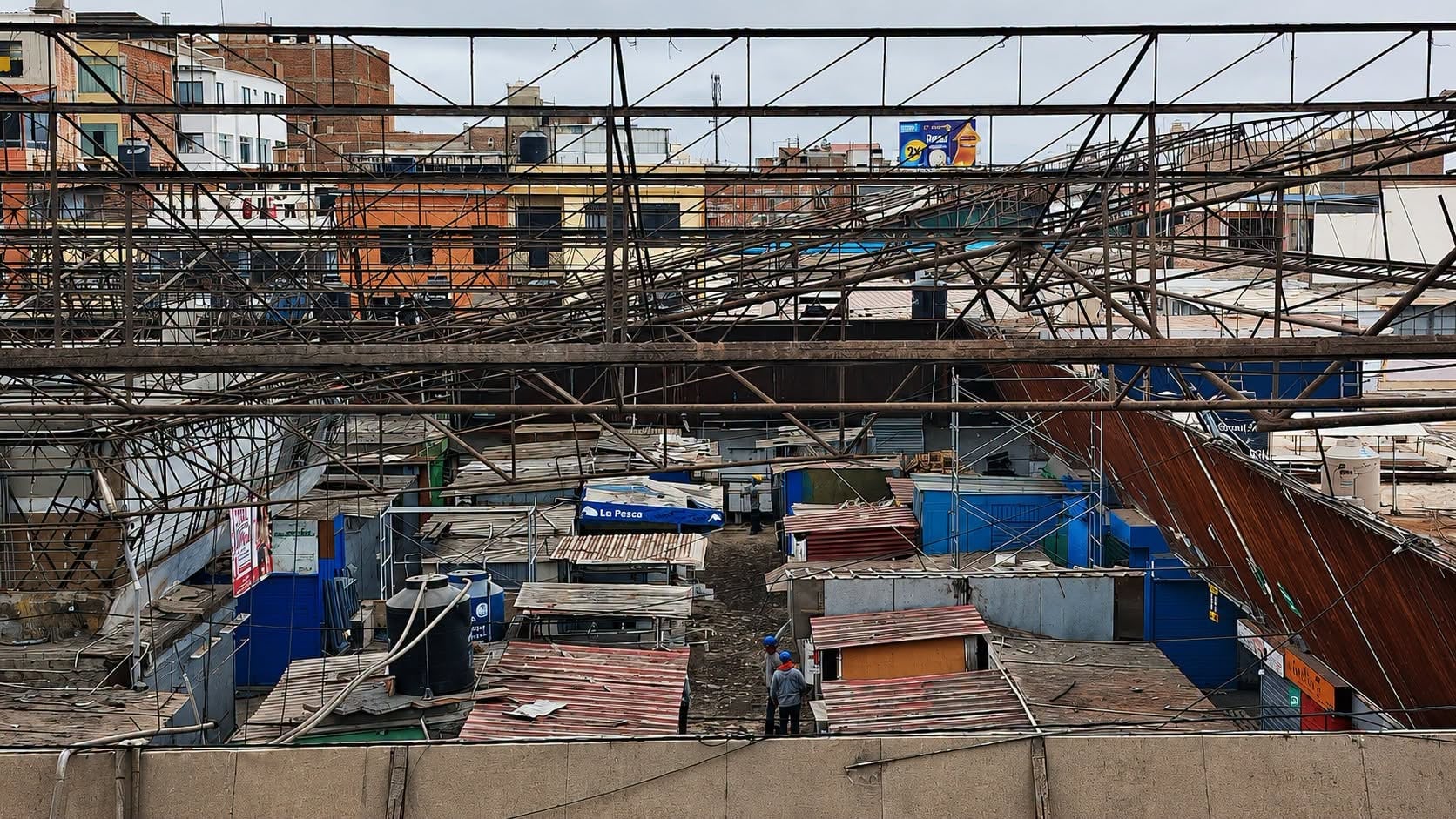 Instalarán un nuevo techo en el centro de abastos.