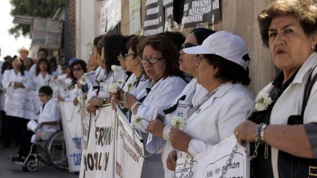 Médicos de EsSalud levantan huelga tras acuerdo con el Ejecutivo