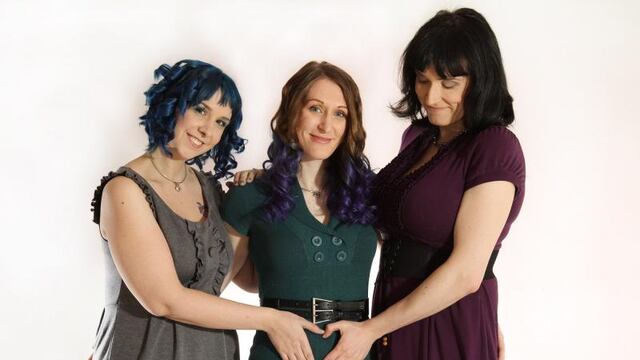 "Matrimonio" de tres lesbianas esperan a su primer hijo