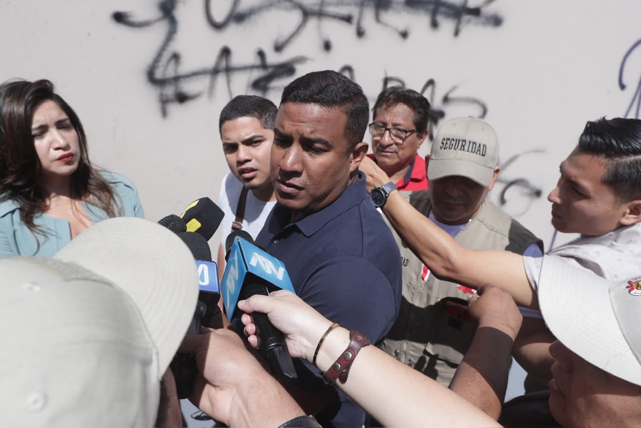 Ernesto Zunini, secretario general de Juntos por el Perú, Zunini instó a que cualquier marcha sea pacífica. (Foto: Julio Reaño / @photo.gec)