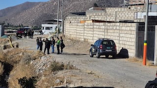 Delincuentes roban un fusil y pistolas a dos policías en Arequipa (VIDEO)