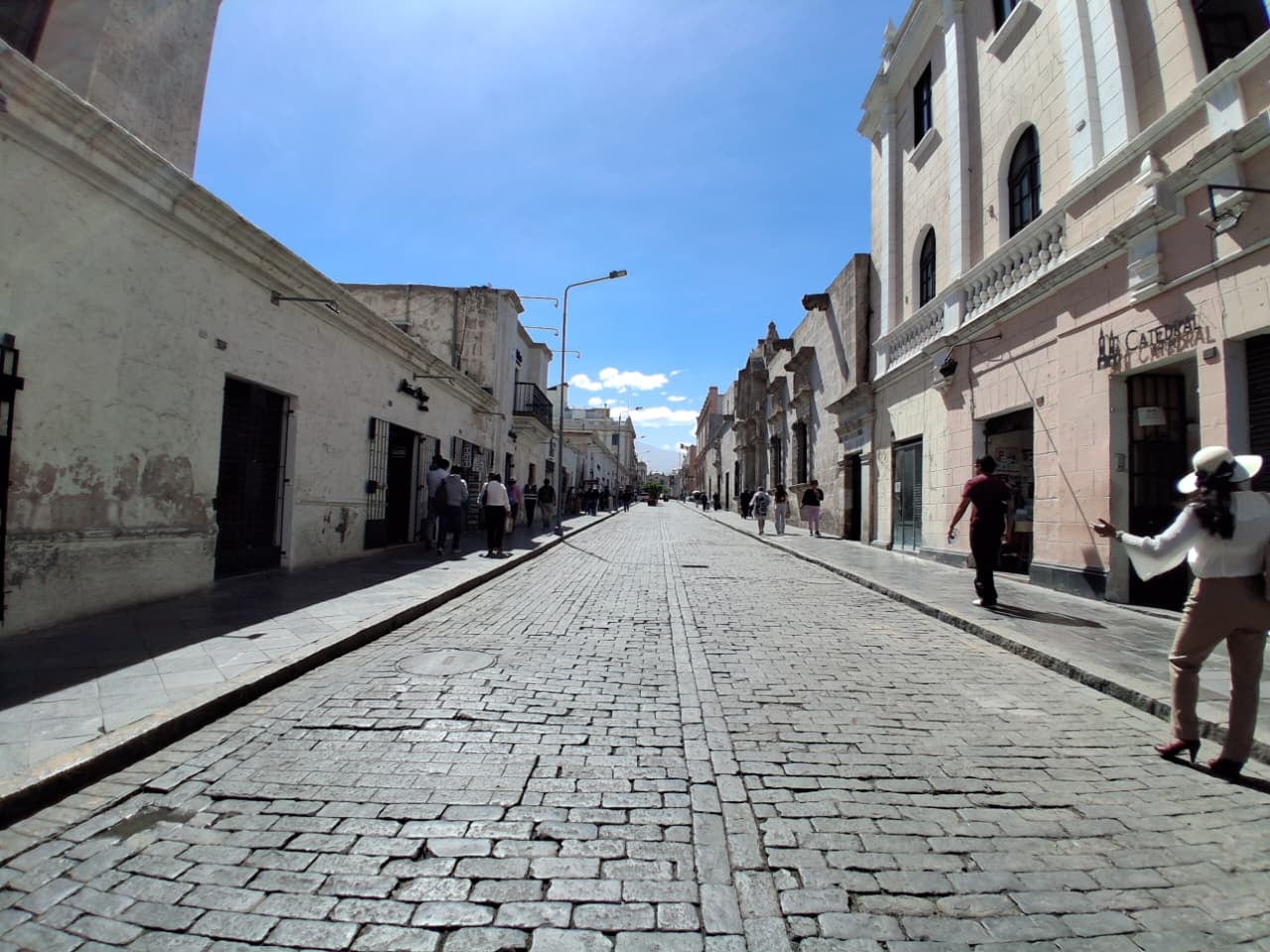 Primera cuadra de la calle San Francisco. (Foto: Flor Barrios/@photo.gec)