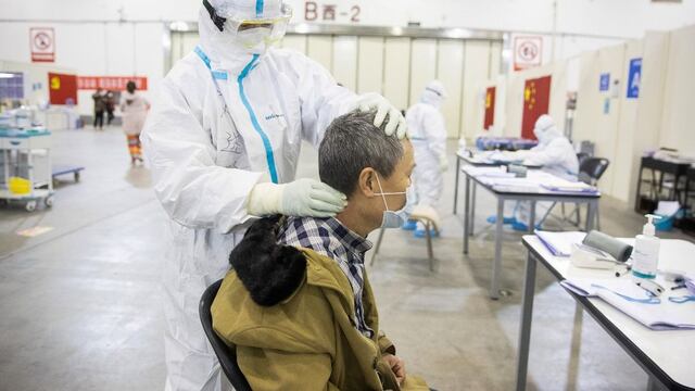China: cifra de fallecidos sube a casi 1.900 por el nuevo coronavirus 