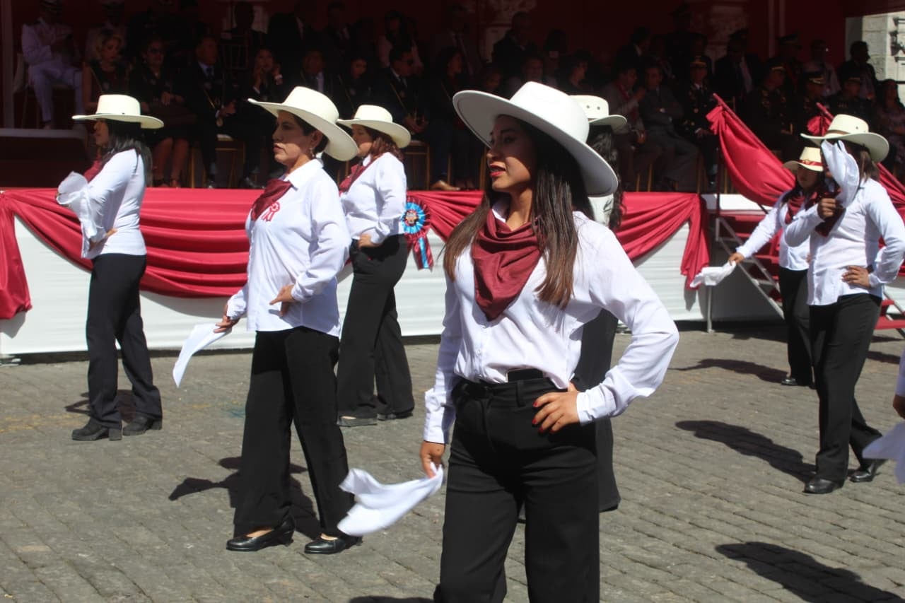 Autoridades saludan a Arequipa en su mes jubilar por el 486.° Aniversario de fundación. (Foto: Yunsu Pariapaza/@photo.gec)