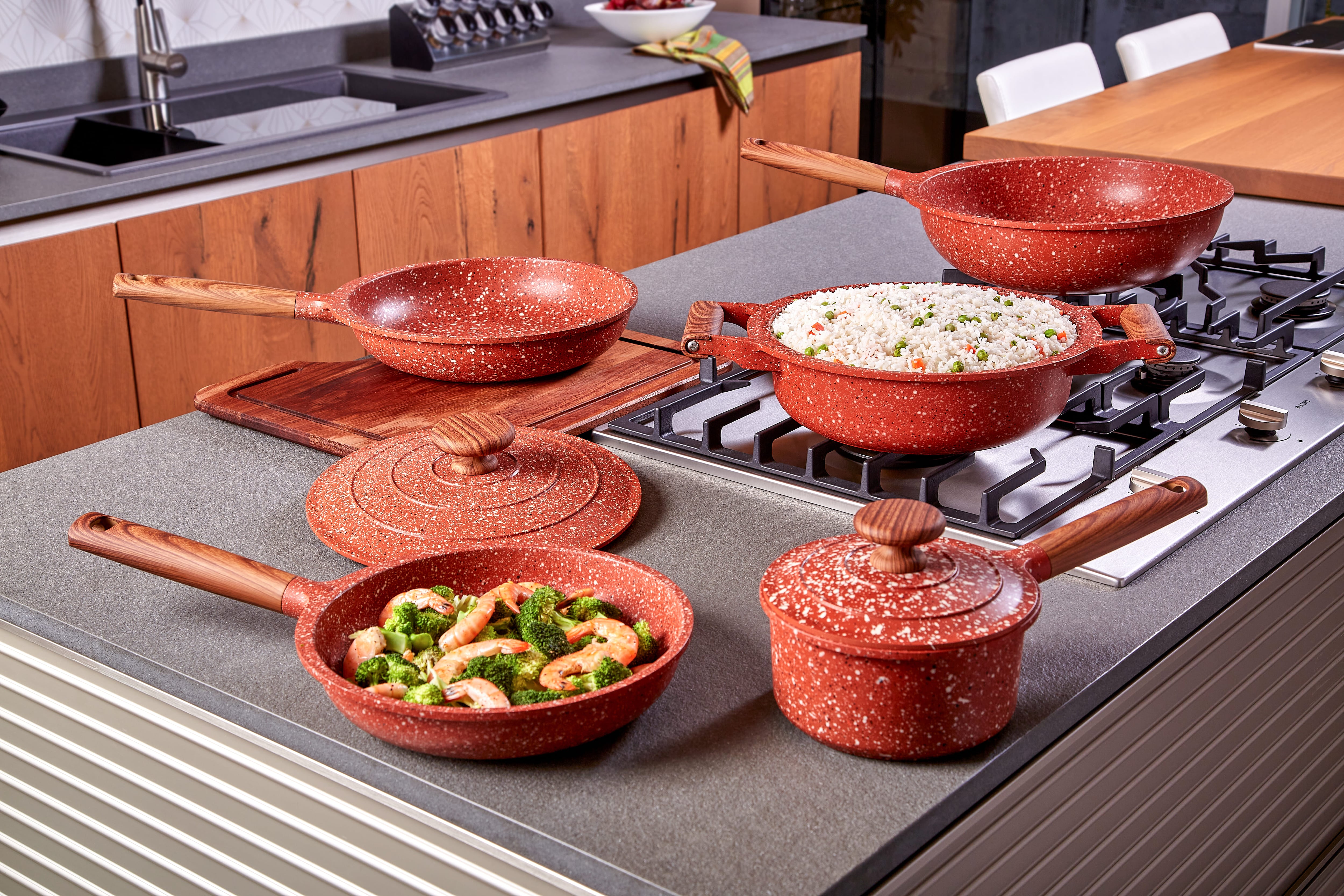 La elección de utensilios de cocina influye en la calidad de la cocción y en la durabilidad de los productos. Expertos comparten cuatro aspectos que conviene considerar antes de comprar ollas y sartenes.