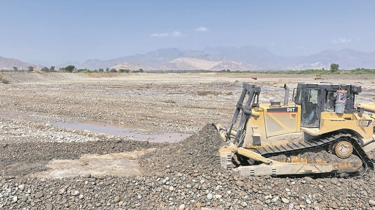 Autoridad Nacional del Agua asegura que situación se presenta en ríos de Virú y Chicama. Policía ya intervino.