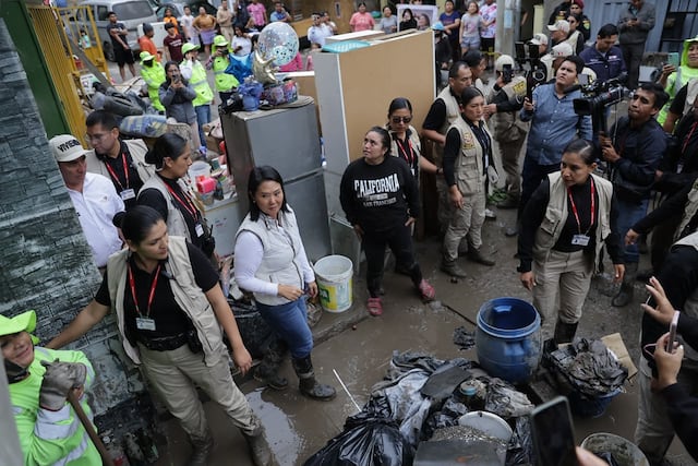 Keiko Fujimori inspecciona zonas afectadas por lluvias en Villa María del Triunfo