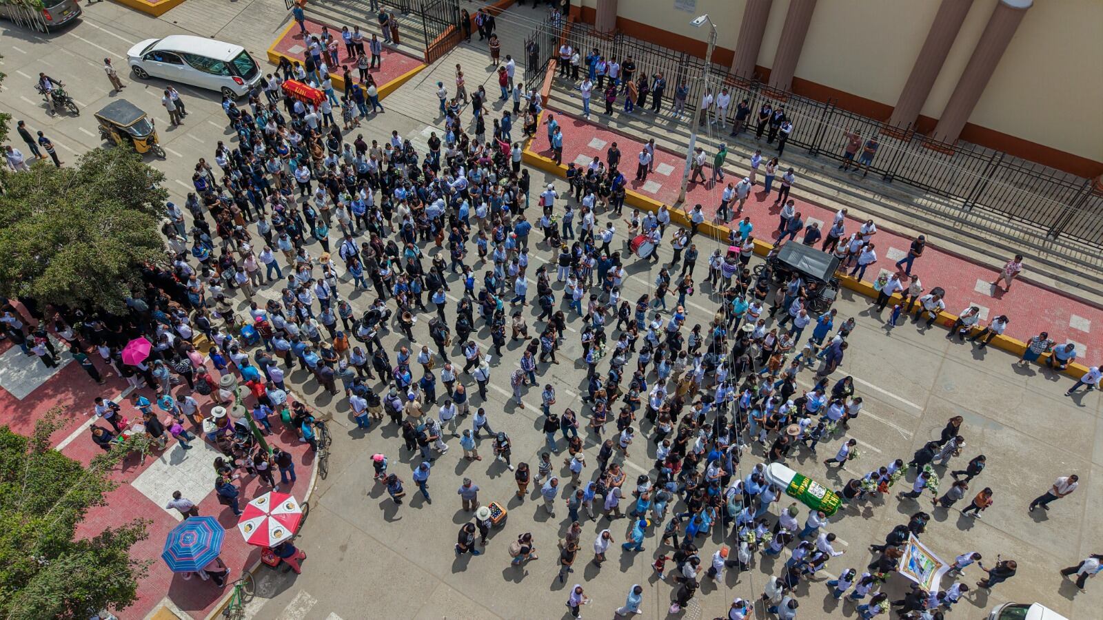 Sepultan a docentes que fallecieron en accidente en La Arena