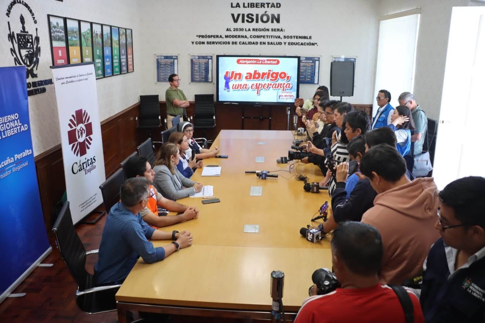 Se ha lanzado la campaña Abrigatón La Libertad ‘Un abrigo, una esperanza’ donde participan el Gobierno Regional de La Libertad, Arzobispado de Trujillo, Ejército del Perú, Municipalidad Provincial de Sánchez Carrión, UCV y colegio Talentos.