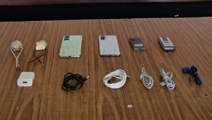 Hallan celulares y droga, durante operativo en penal de varones de Arequipa. Foto: GEC.