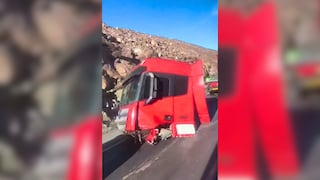 Arequipa: Choque en la variante de Uchumayo parte en dos un tráiler (VIDEO)
