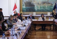 Comisión de Constitución: Debate sobre predictamen que rechaza facultades legislativas entra en receso