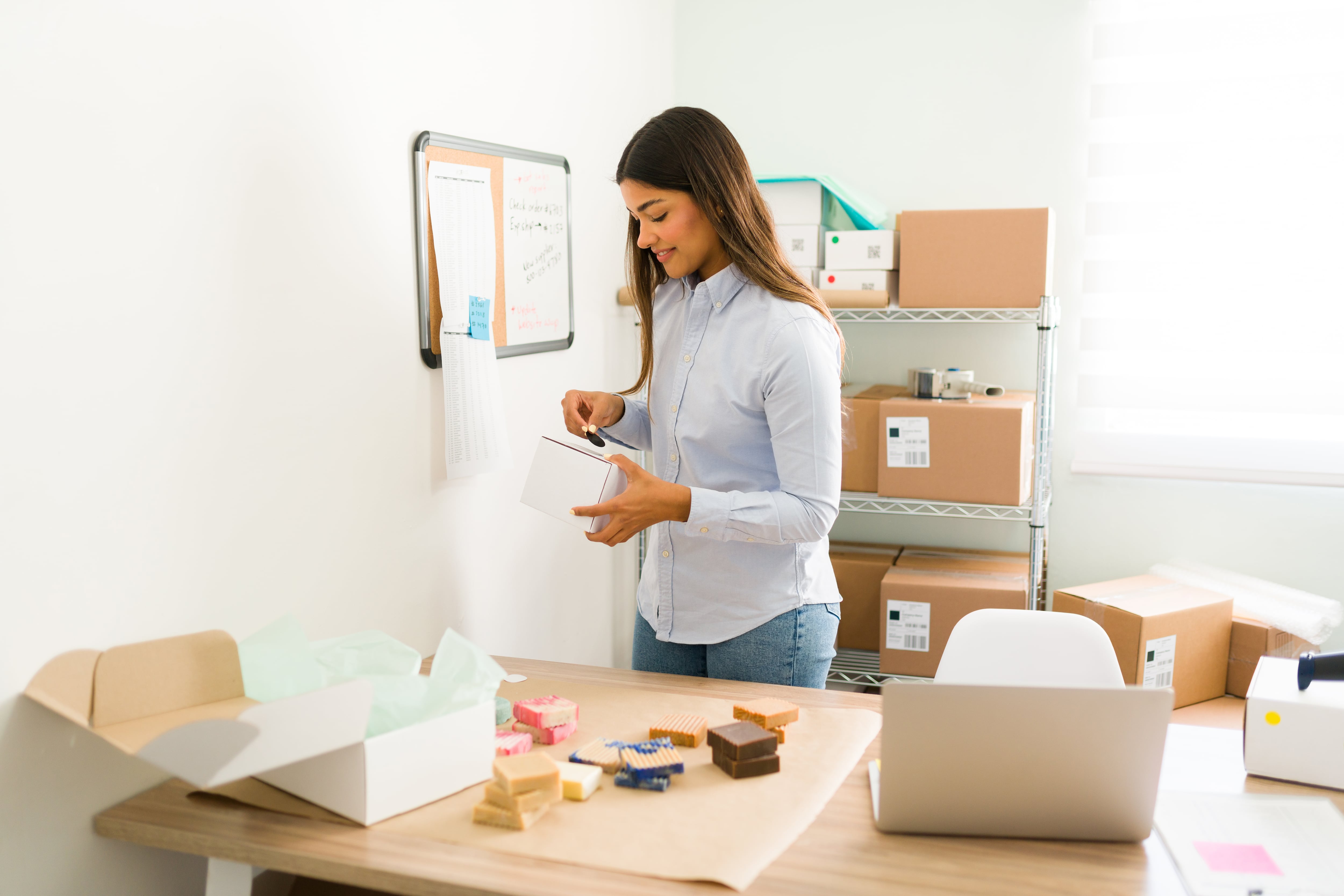 Con el impulso de gratificaciones y retiros, más peruanos evalúan emprender. La importación de bajo costo surge como alternativa accesible en un mercado digitalizado y en crecimiento.