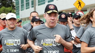 Juan Manuel Santos recibe fuertes abucheos en carrera de homenaje a militares en Bogotá