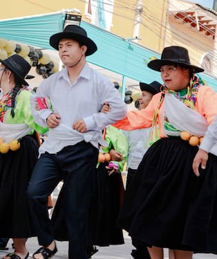 Huánuco celebra su 487° aniversario con un gran desfile folklórico