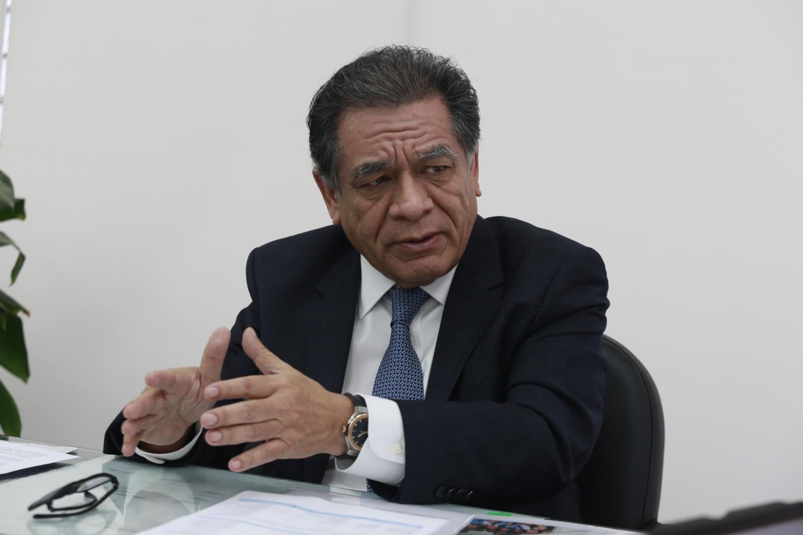Ministro de Educación defiende expulsión de alumnos agresores: "Es innegociable"