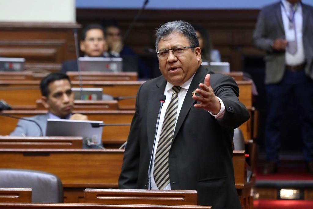 Congresista Flores Ancachi insulta a periodista en entrevista por caso ‘Los Niños’. (Foto: Congreso)