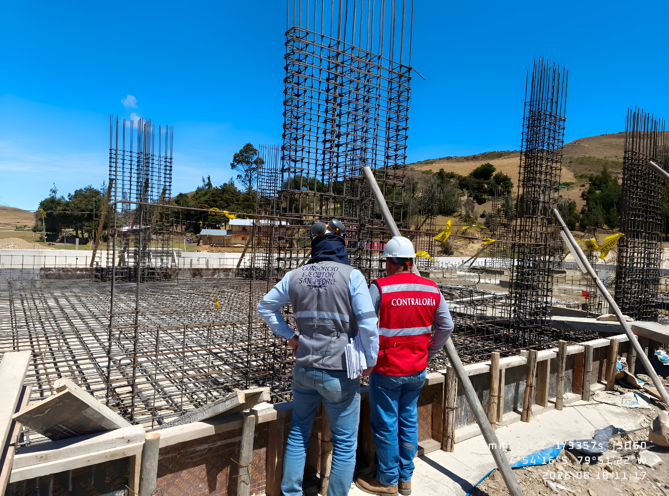 La Contraloría detectó que la Municipalidad Distrital de Frías aprobó y desembolsó S/ 880,581 a favor de una contratista por trabajos no ejecutados en la construcción de una escuela, cuya obra está valorizada en S/ 10 millones