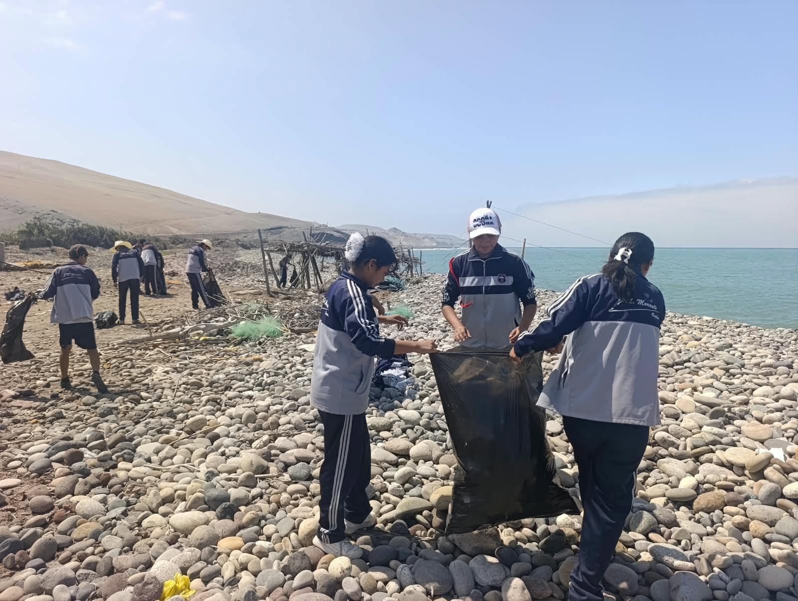 Estudiantes retiran media tonelada de basura en el río Ocoña, Arequipa (Foto: Autoridad Administrativa del Agua Caplina Ocoña)