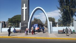 Comerciantes pagan 150 soles por puestos en exteriores del cementerio La Apacheta