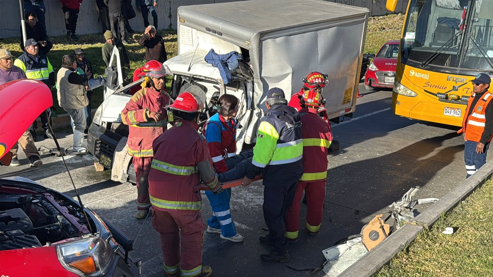 Arequipa: conductor y copiloto se salva de morir tras choque contra un tráiler (Foto:GEC)