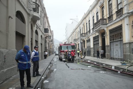 Incendio en vivienda del Cercado de Lima moviliza a once unidades de bomberos