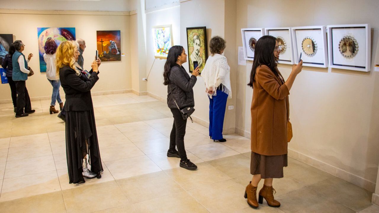 A través de muestra artística “Vida por vida” realizada en coorganización con la Asociación América Viva y el Colegio Médico del Perú – Consejo Regional I La Libertad.