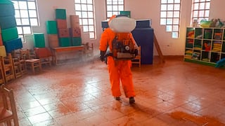 Municipalidades fumigan colegios para iniciar el año escolar 2026