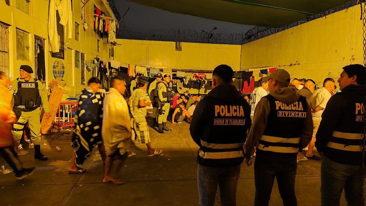 Personal del INPE y de la Policía Nacional del Perú realizó requisa en dos pabellones de máxima seguridad.