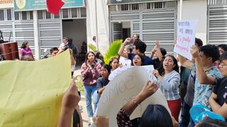 Postulantes protestan para exigir anular el examen de admisión de la Universidad Nacional de Piura