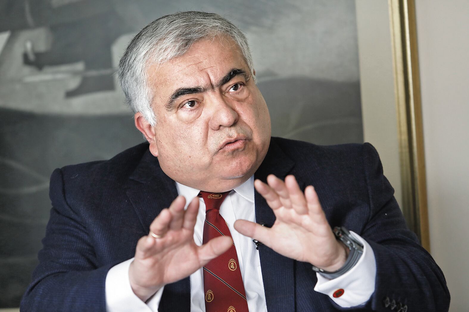 Jurista y analista político Enrique Ghersi, remarca en entrevista el conflicto político que repercute en las instituciones de justicia. Reconoce que es el Tribunal Constitucional la institución llamada a dirimir y pacificar el conflicto.