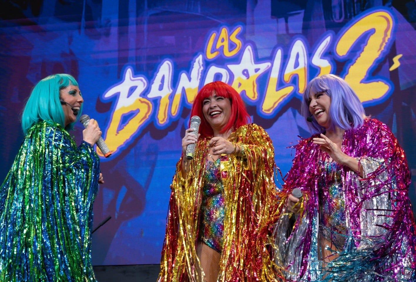 Tres artistas cómicas nacionales aterrizan en nuestra ciudad en una gira nacional.