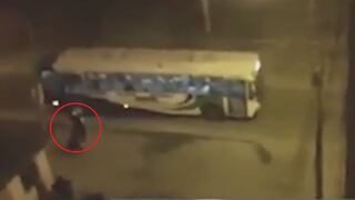 Delincuentes se hacen pasar por pasajeros para robar bus en Villa El Salvador (VIDEO)