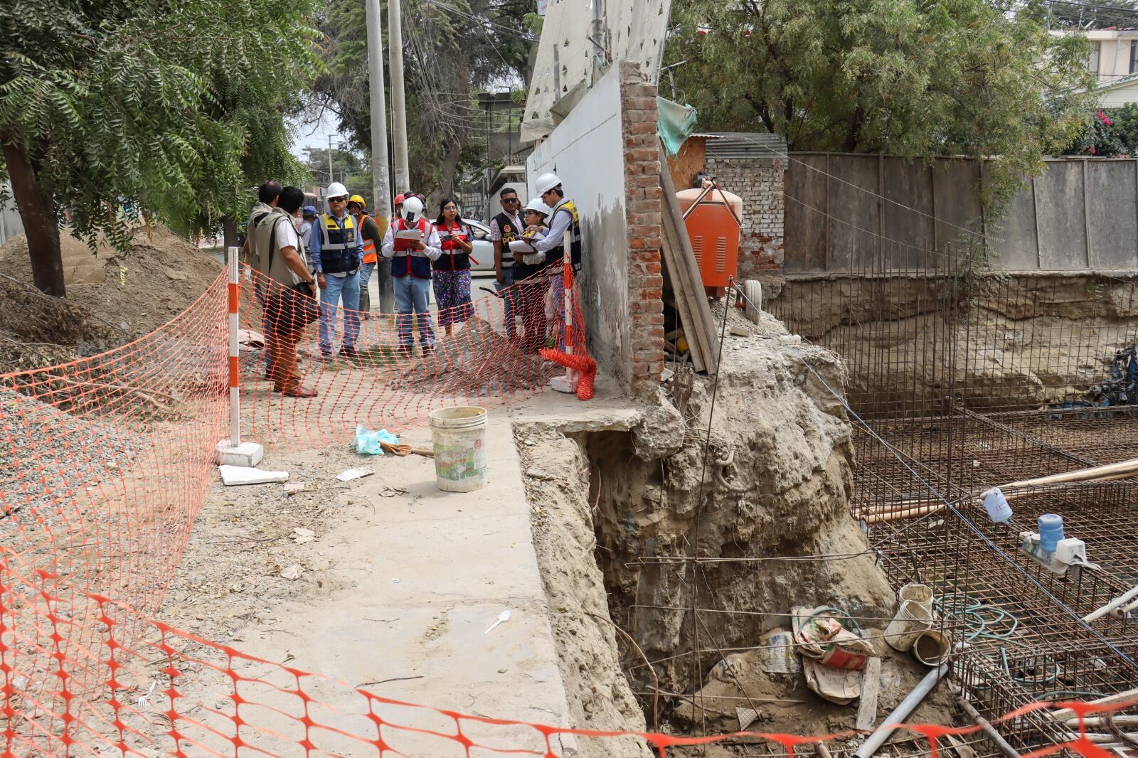 Durante la inspección, se identificó que la constructora no contaba con las medidas de seguridad adecuadas para los trabajadores