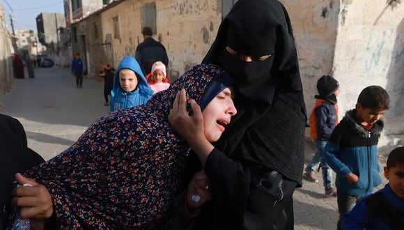 Se suman a los cerca de 30.400 muertos, en su mayoría mujeres y menores, que según el Ministerio de Salud de Gaza han perecido desde que Israel inició su operación militar contra Hamás. (Foto de MOHAMMED ABED / AFP)