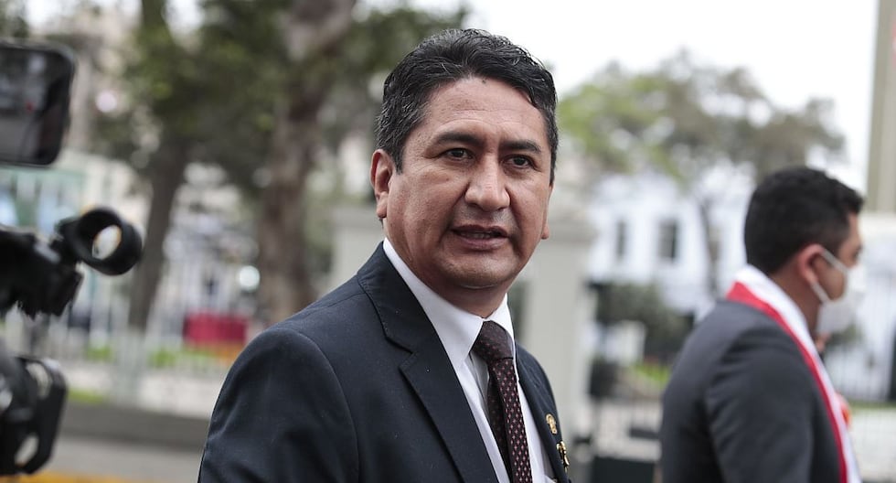 Vladimir Cerrón insiste en archivar investigación por cohecho en el