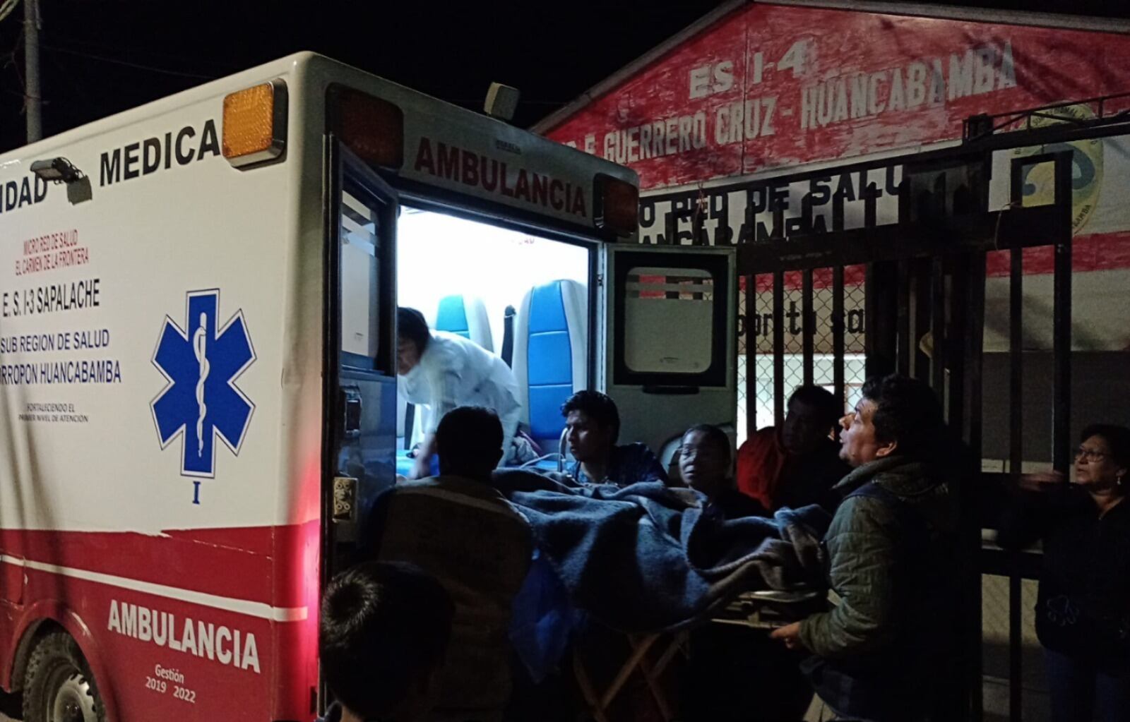 Después de varias horas, se pudo identificar a las víctimas de la caída de una miniván a un abismo de 300 metros de profundidad en Huaquillas Sierra