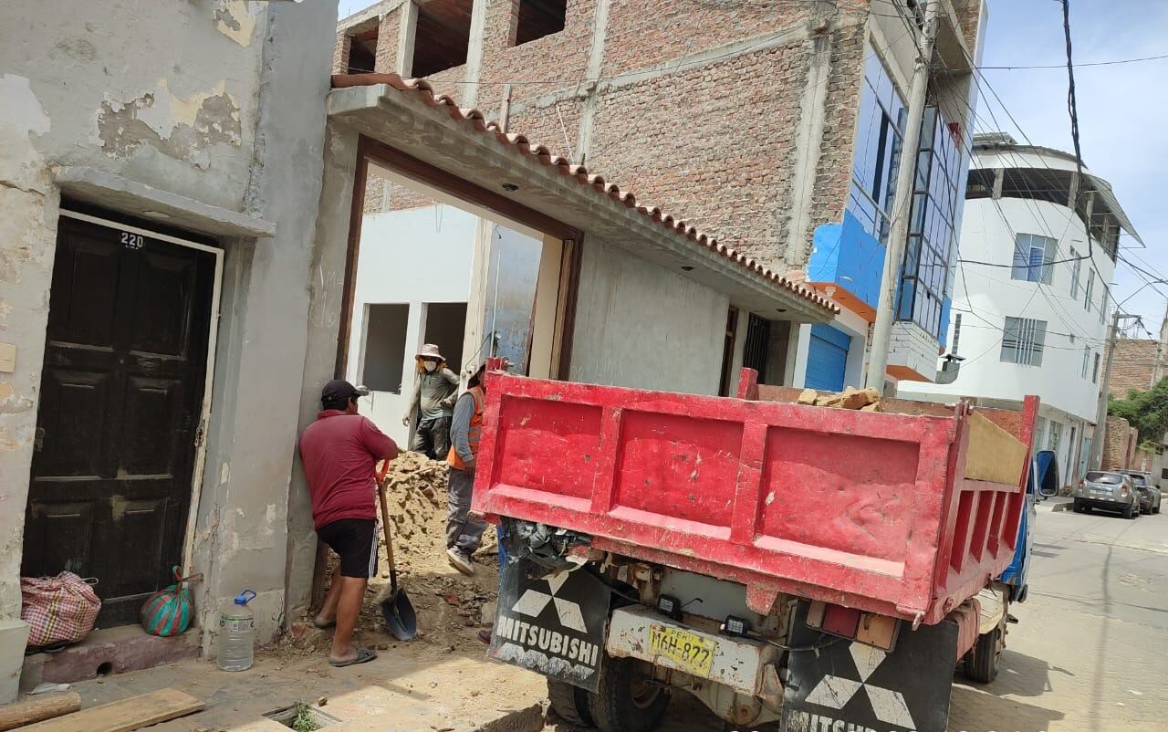 Instan a todos los propietarios y responsables de obras a obtener las licencias y autorizaciones correspondientes antes de llevar a cabo cualquier demolición o construcción, con el fin de evitar futuros inconvenientes