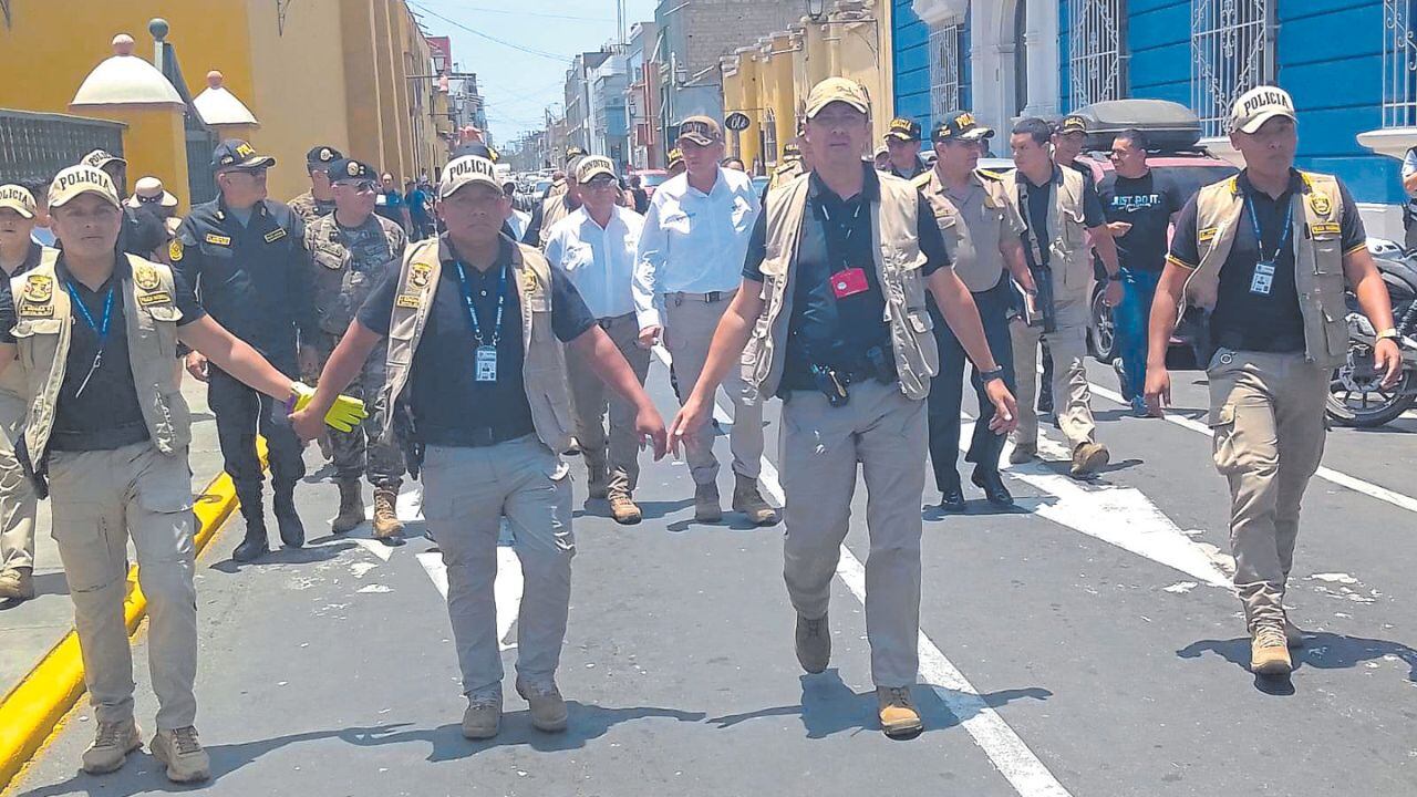 Llegan a Trujillo dos coroneles PNP expertos en investigación criminal, 100 agentes de Inteligencia y fuerzas especiales para que el estado de emergencia por fin tenga resultados.