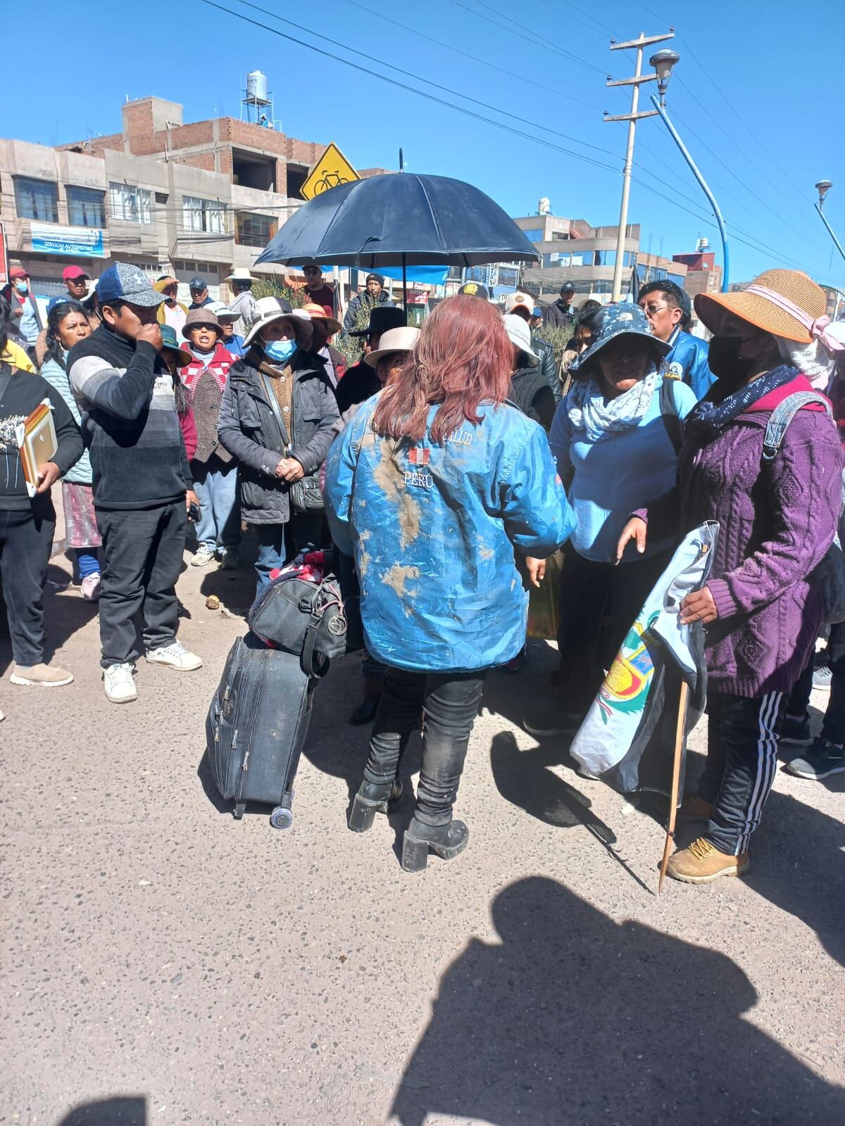 Funcionaria del Ministerio de Salud tuvo que retirarse del lugar. Foto/Difusión.