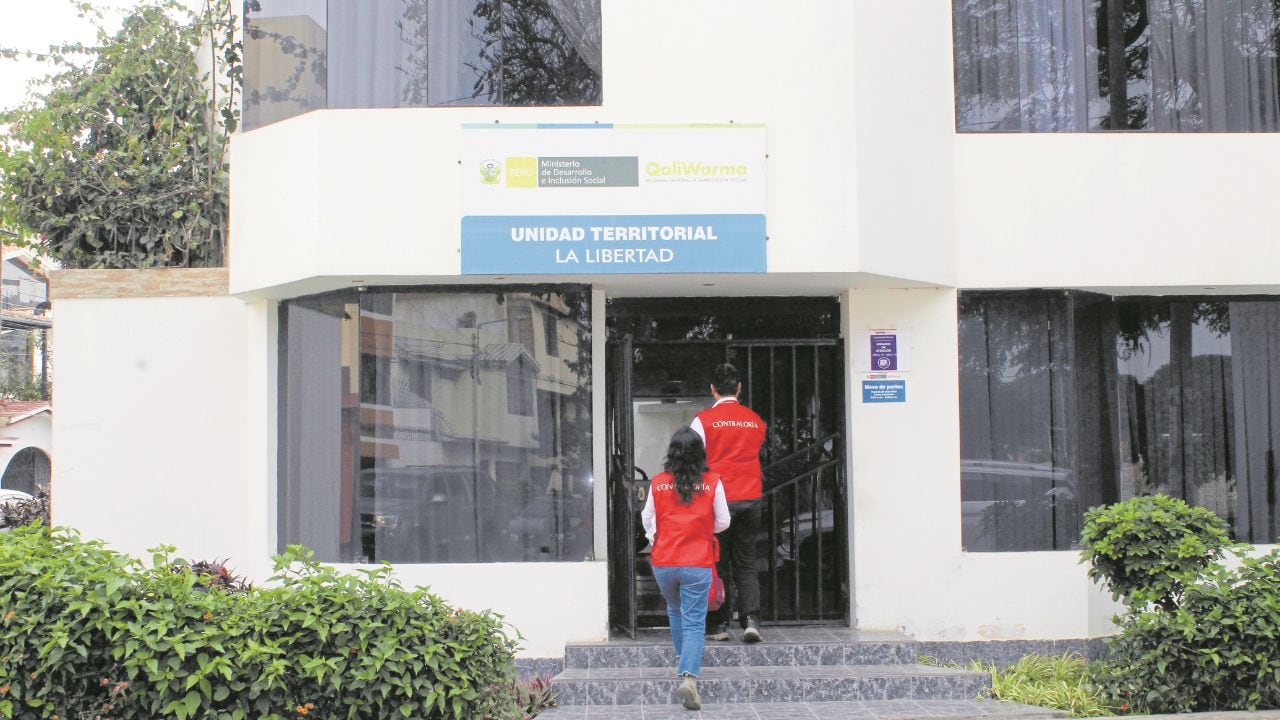 Auditores de la entidad estatal recogen información para identificar presuntas irregularidades en la entrega de alimentos.