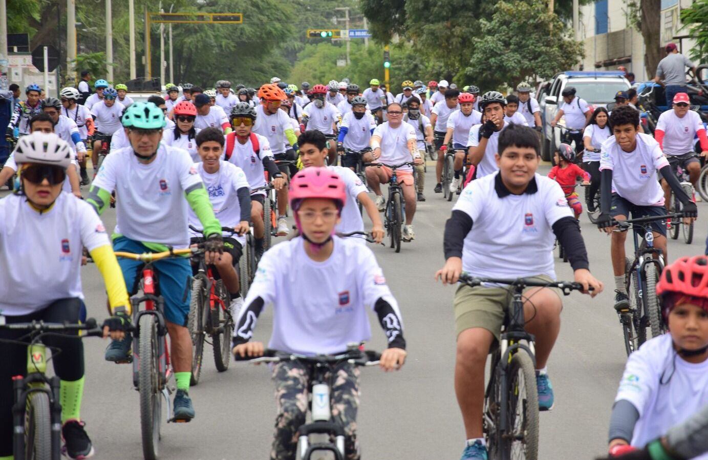 Cerca de 300 participantes recorrieron los 11 kilómetros por las calles de Piura.