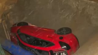 Auto cae en zanja de obra sin señalizar en Villa María del Triunfo y deja dos heridos leves