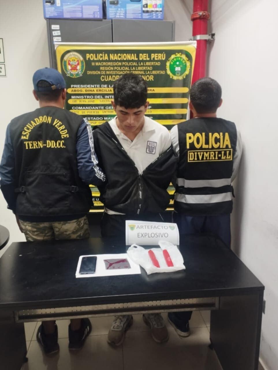 Según la Policía, el detenido estaría implicado en delitos de extorsión a bodegas, farmacias y colegios.